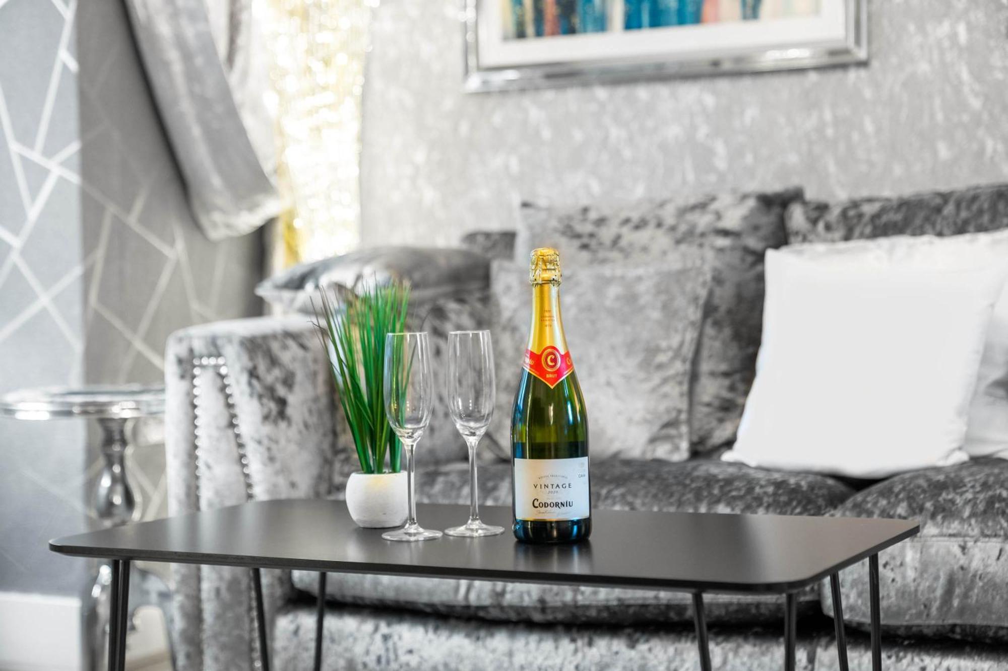Luxury 1 Bed Flat With Parking 11k - Rated - Netflix - Wifi - 70 Inch Smart Tv - Centre - Tv In Bedroom - Rated Appartement