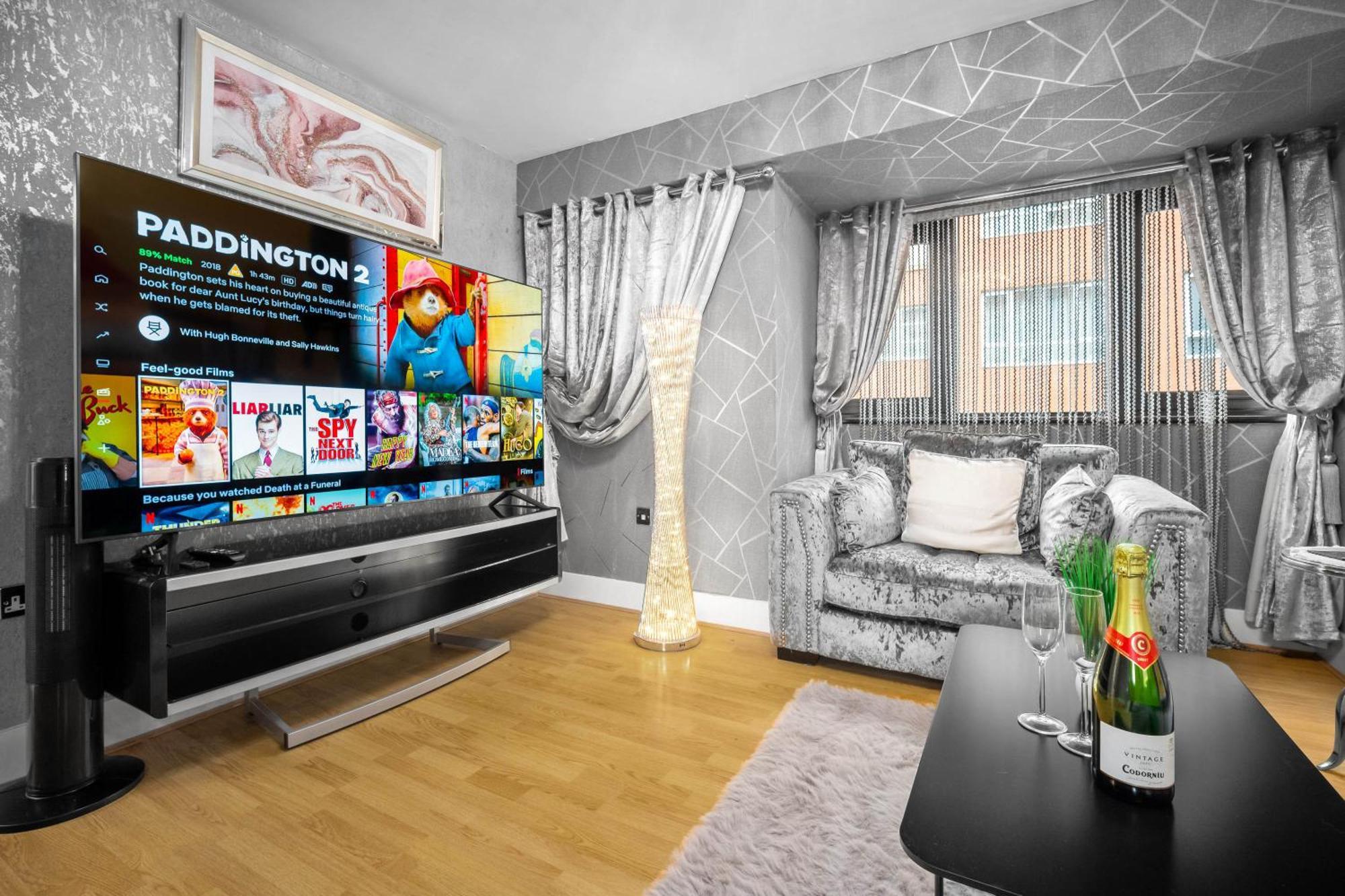 Appartement Luxury 1 Bed Flat With Parking 11k - Rated - Netflix - Wifi - 70 Inch Smart Tv - Centre - Tv In Bedroom - Rated