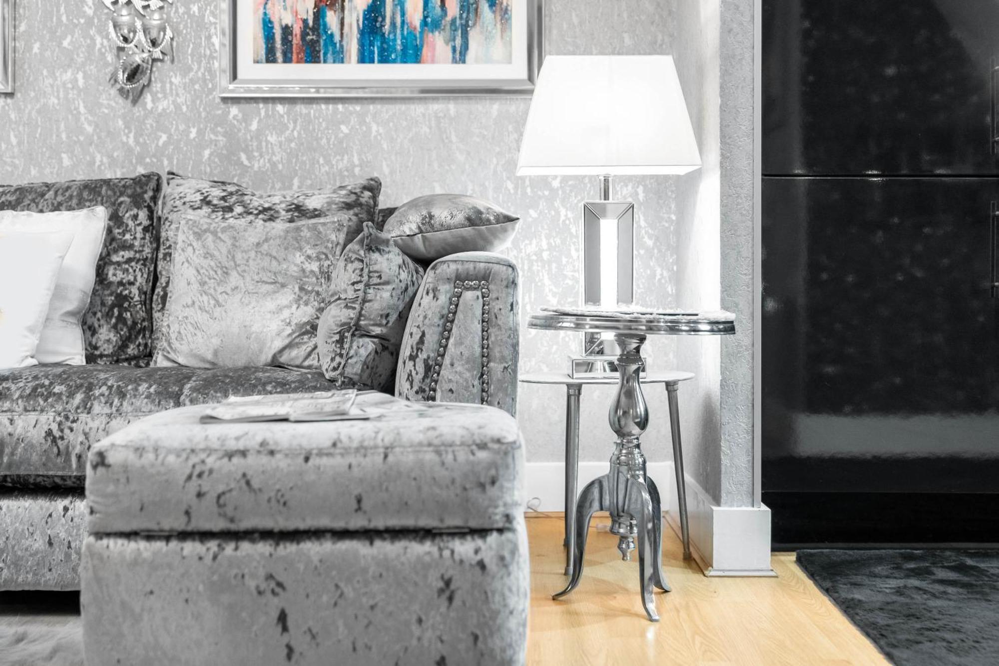 Luxury 1 Bed Flat With Parking 11k - Rated - Netflix - Wifi - 70 Inch Smart Tv - Centre - Tv In Bedroom - Rated